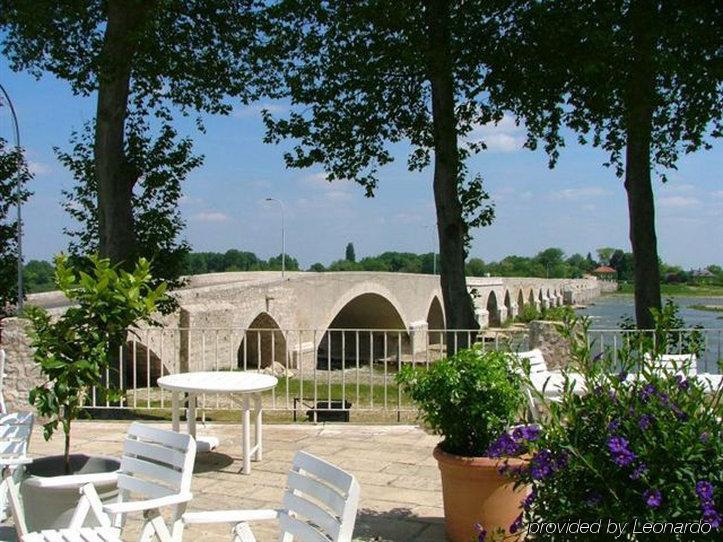 Grand Hôtel de l'Abbaye Beaugency Exterior foto