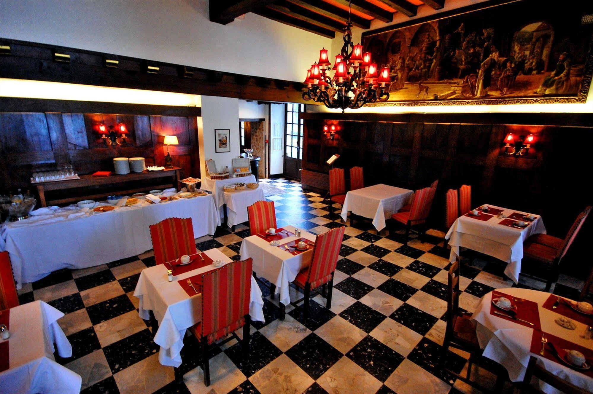 Grand Hôtel de l'Abbaye Beaugency Restaurant foto
